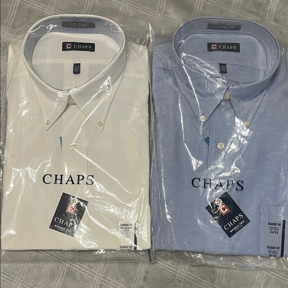 CHAPS long sleeve button down collar.